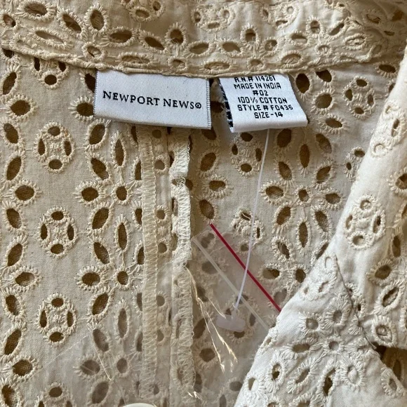 Elegant Cream Lace Women's Jacket - Picture 2 of 5